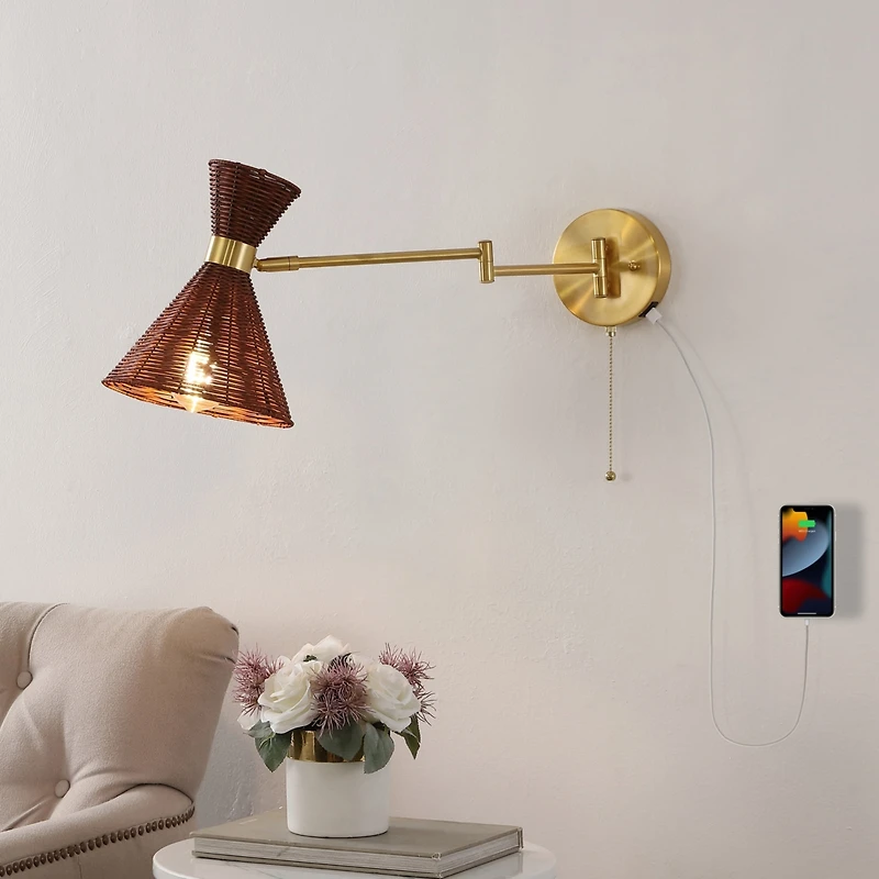 Jonathan Y Lily 25" 1-Light Mid-Century Vintage Retro Rattan/Metal Usb Charging Swing Arm Led Sconce with Pull Chain, Light Brown/Brass Gold
