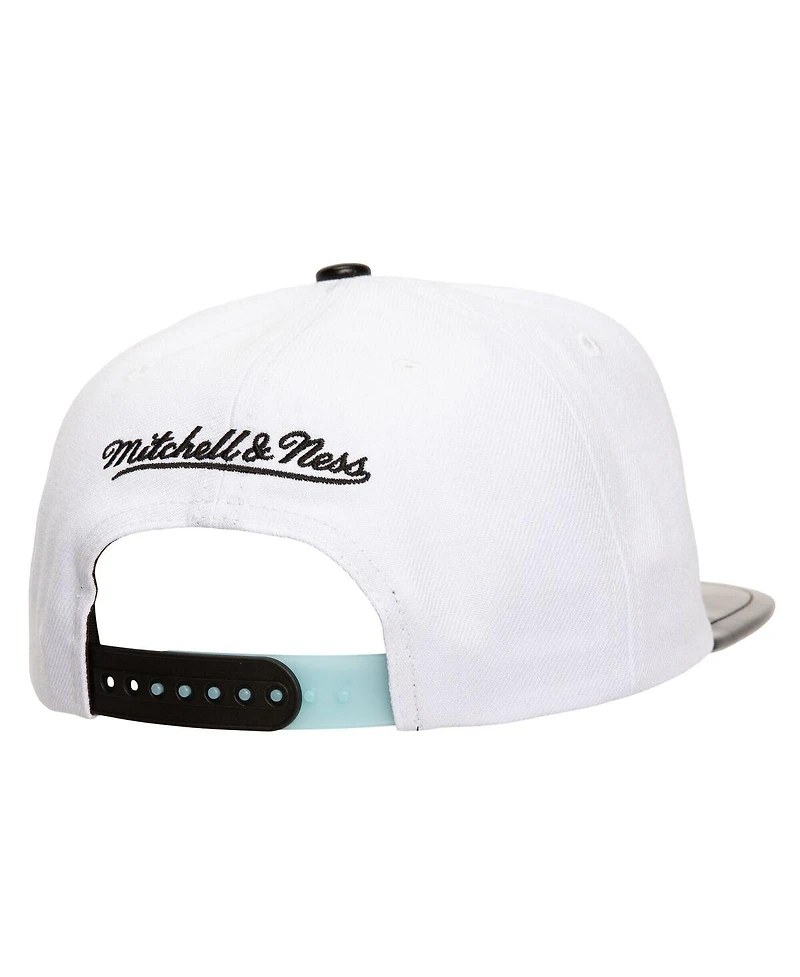 Mitchell & Ness Men's White Chicago Bulls Day 11 Snapback Hat