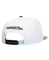 Mitchell & Ness Men's White Chicago Bulls Day 11 Snapback Hat