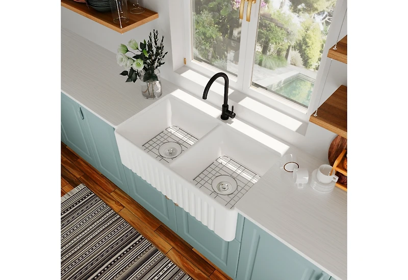 DeerValley 33" L x 18" W Double Basin Farmhouse Apron Kitchen Sink with Grid and Strainer
