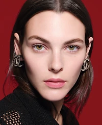 N°1 DE CHANEL REVITALIZING SERUM Smooths – Illuminates – Targets Signs of Aging