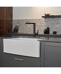 Single Handle Standard Kitchen Faucet in Matte Black