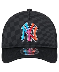 New Era Men's Black New York Yankees Gradient 9FORTY A-Frame M-Crown Trucker Adjustable Hat