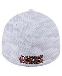 New Era Men's White San Francisco 49ers Gameday Graded 39THIRTY Flex Hat