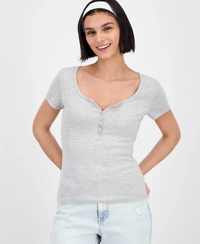 Hippie Rose Juniors' Ribbed Henley Longline T-Shirt