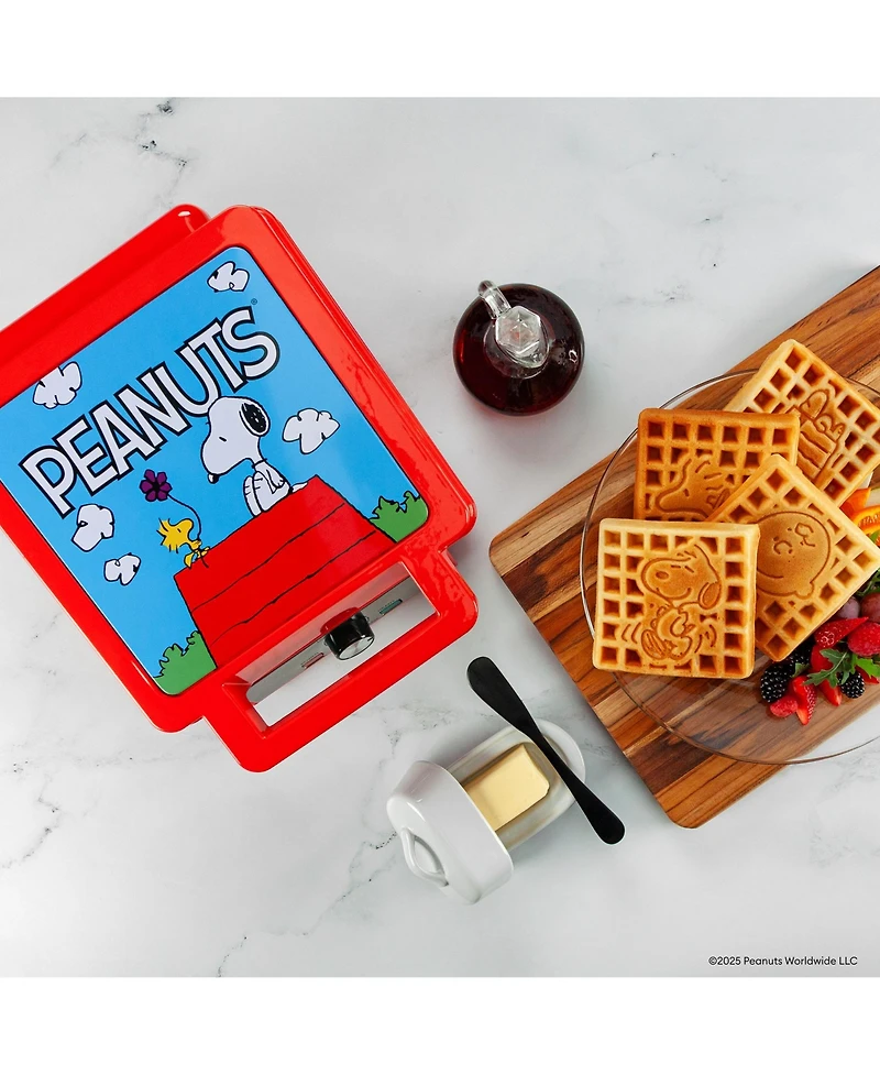 Uncanny Brands Peanuts Deluxe Waffler