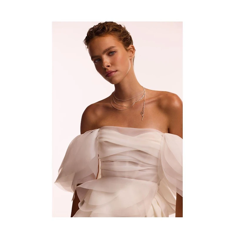Milla Women's Dreamy off-shoulder blouse with meringue flounces