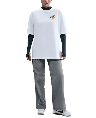 Nike Sportswear Women's Oversized Short-Sleeve Graphic T-Shirt