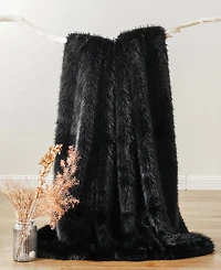 Battilo Lifestyle Faux Fur Throw