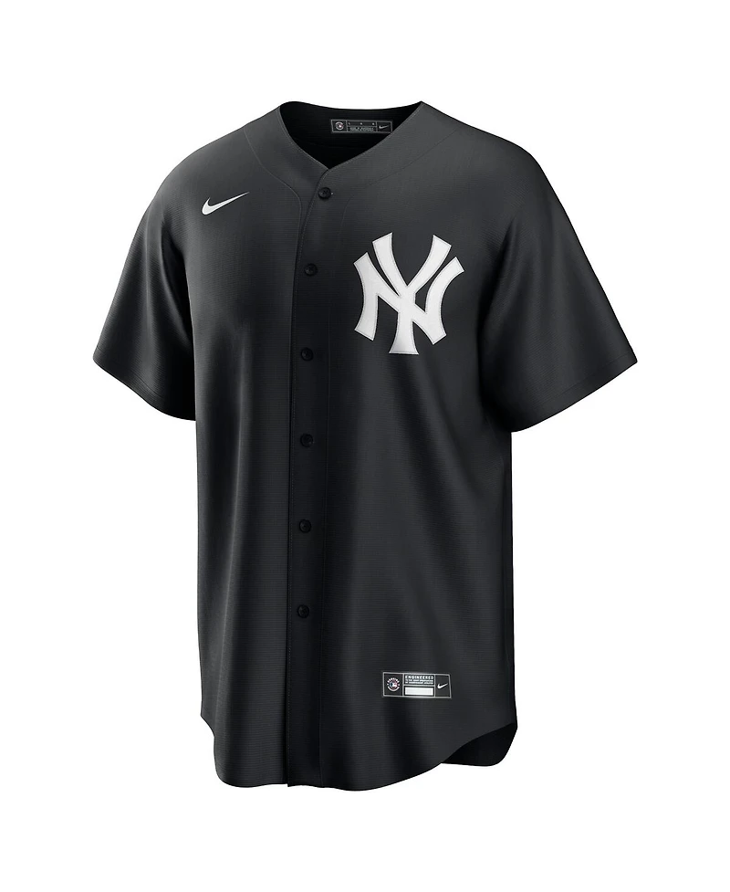 Nike Men's Aaron Judge Black New York Yankees Lights Out Replica Player Jersey