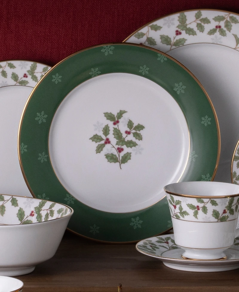 Holly Berry 9" Accent Plate, Set of 4