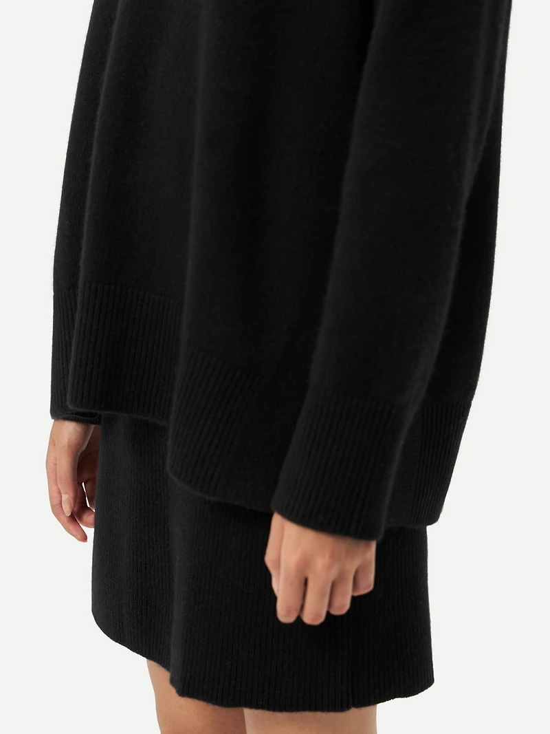 Gobi Cashmere Women's Relaxed-Fit V-Neck Sweater