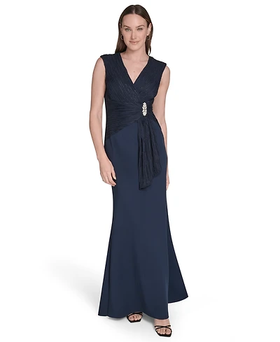 Jessica Howard Women's Sleeveless V-Neck Gown