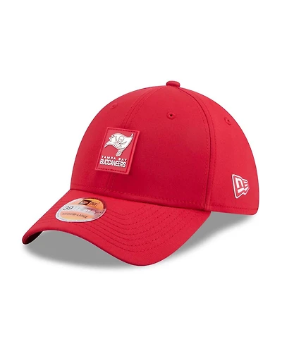 New Era Men's Red Tampa Bay Buccaneers 2025 Sideline 39THIRTY Flex Hat
