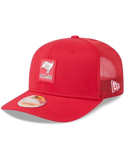 New Era Men's Red Tampa Bay Buccaneers 2025 Sideline 9SEVENTY Trucker Adjustable Hat