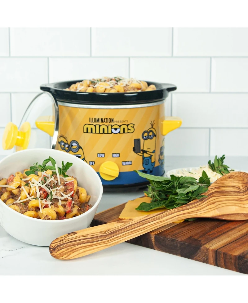 Uncanny Brands Despicable Me Minions 2qt Slow Cooker -Small Kitchen Appliance