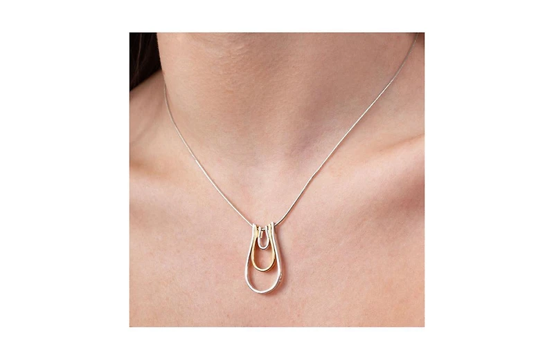 Lucy Quartermaine Horse Shoe Tri Pendant
