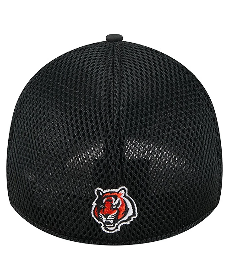 New Era Men's Black Cincinnati Bengals Outline 39THIRTY Flex Hat