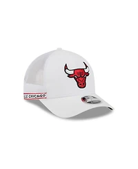 New Era Men's White Chicago Bulls Featherweight Team Tape 9FORTY M-Crown A-Frame Adjustable Hat