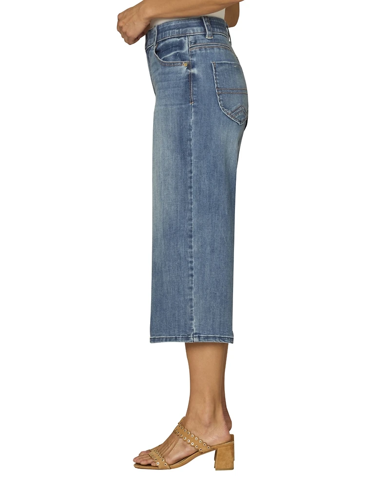 Democracy Petite High-Rise Seamless Floral Embroidery Capri Jeans