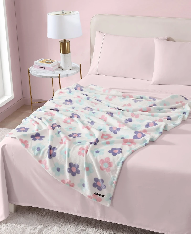 Betsey Johnson Retro Daisy Toss Printed Plush Throw, 70" X 50"
