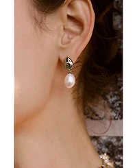 Retro Chic Eden Pearl Drop Earrings