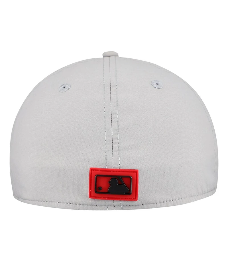 New Era Men's Gray Cincinnati Reds 2026 Clubhouse Alternate 39THIRTY Flex Hat