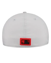 New Era Men's Gray Cincinnati Reds 2026 Clubhouse Alternate 39THIRTY Flex Hat