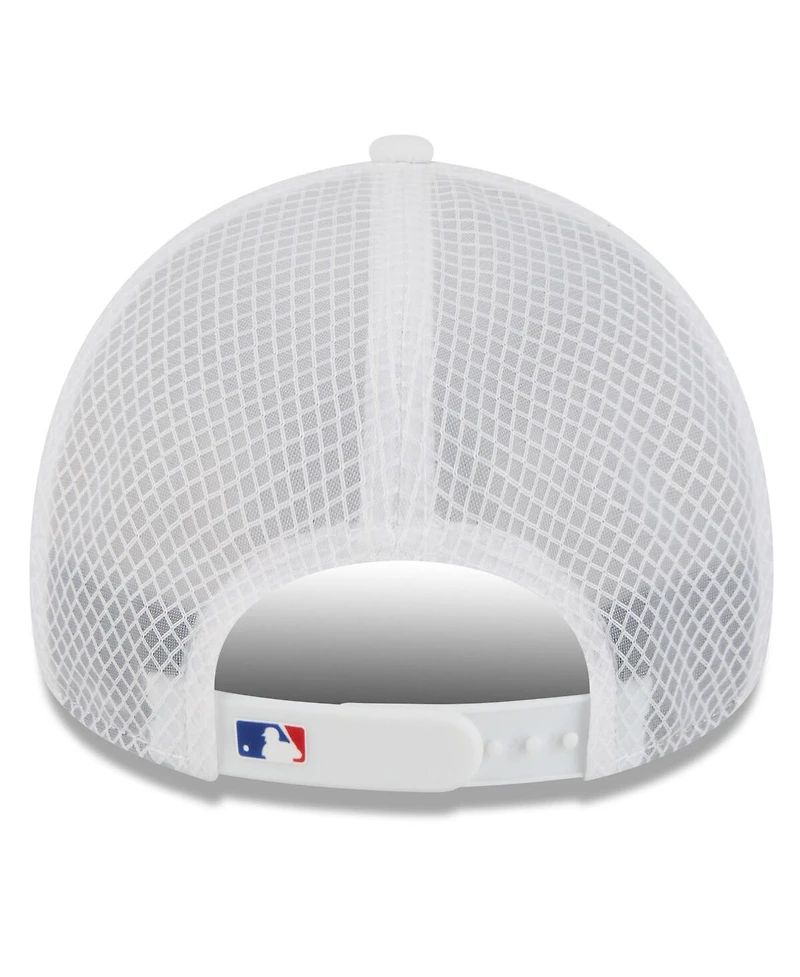 New Era Men's White Chicago Cubs 2026 Batting Practice Apex 9FORTY Adjustable Trucker Hat