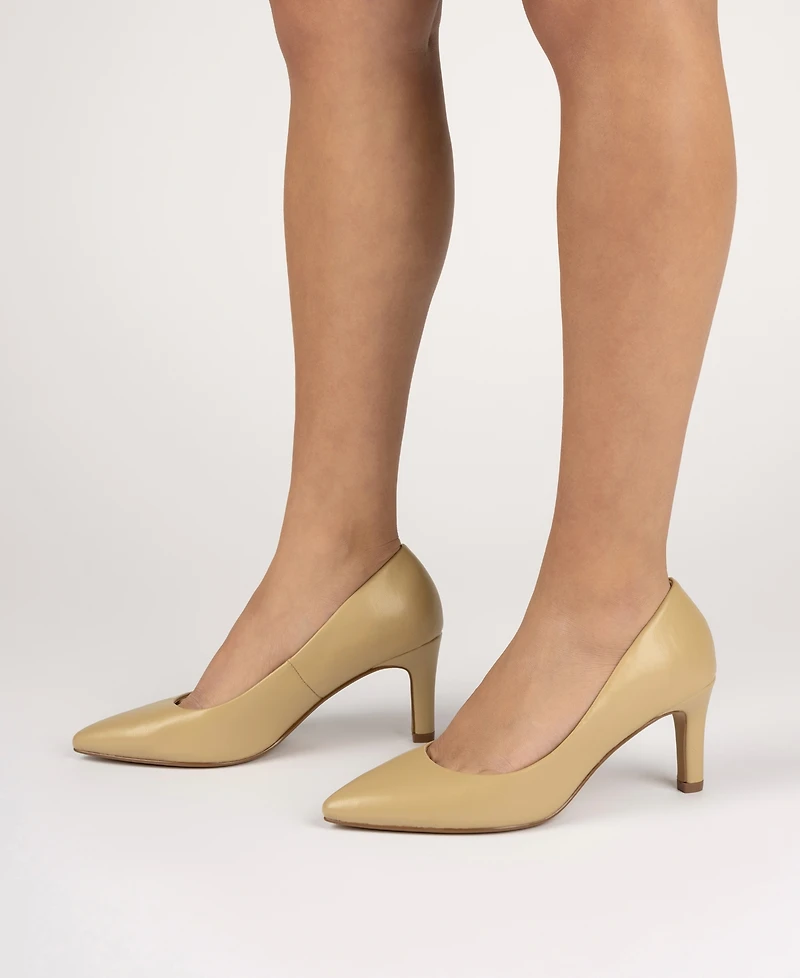 Journee Collection Women's Scylee Pointed Toe Dress Pumps