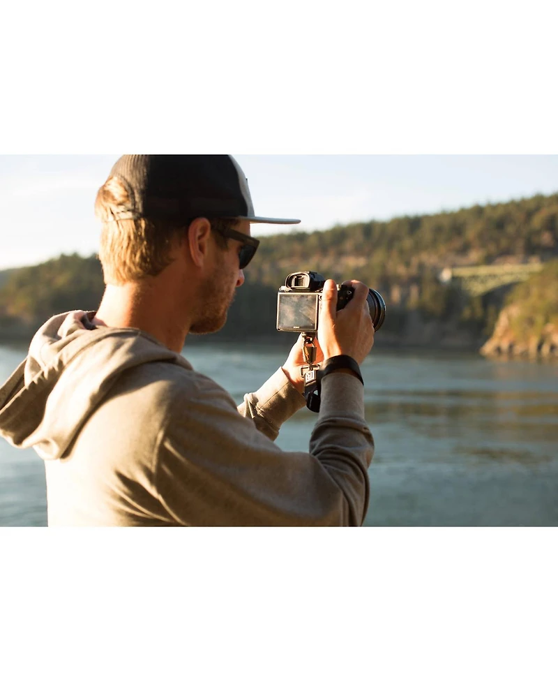 BlackRapid Camera Wrist Strap with FastenR Fr-5 toConnect to Tripod Mount on Dslr, Slr and Mirrorless Cameras