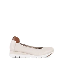 Menina Step Women's Promenade Leather Comfort Flat
