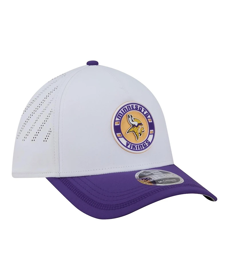 New Era Men's White/Purple Minnesota Vikings Patch 39THIRTY A-Frame M-Crown Perforated Flex Hat