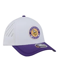 New Era Men's White/Purple Minnesota Vikings Patch 39THIRTY A-Frame M-Crown Perforated Flex Hat