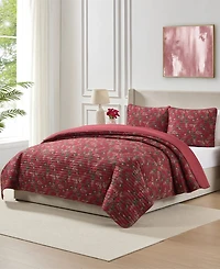 Seventh Studio Poinsettia Quilted 2-Piece Quilt Set, Twin