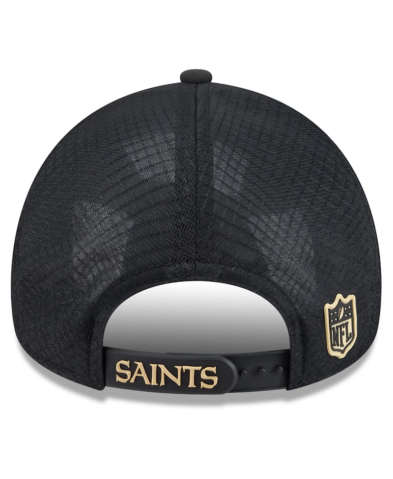 New Era Men's Black New Orleans Saints 2026 Sideline Apex 9FORTY Adjustable Trucker Hat