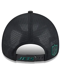 New Era Men's Black New York Jets 2026 Sideline Apex 9FORTY Adjustable Trucker Hat