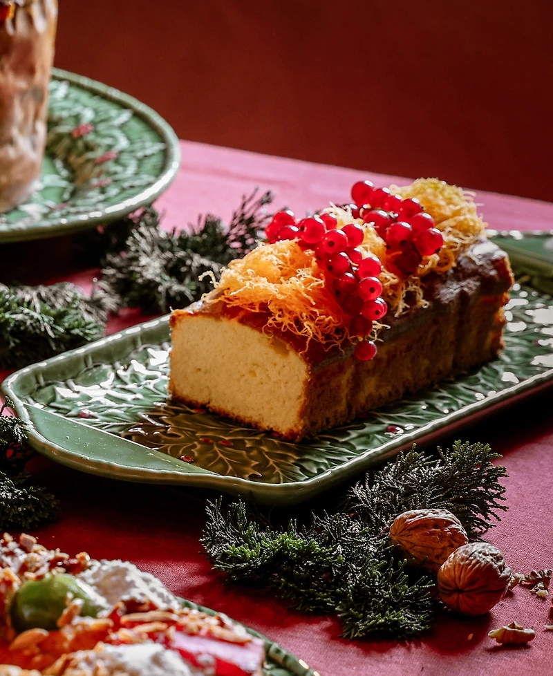 Bordallo Pinheiro Holly Earthenware Tart Tray