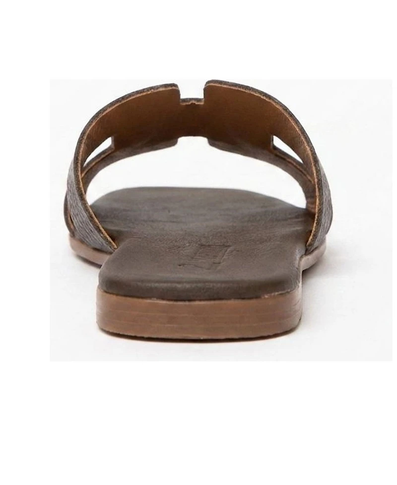 Menina Step Women's Lucila Flat Sandal