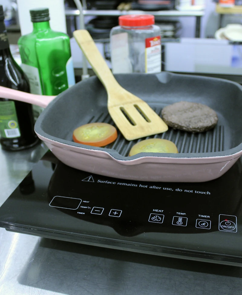 BergHOFF Neo 2pc Cast Iron 10" Fry Pan & 11" Grill Pan Cookware Set