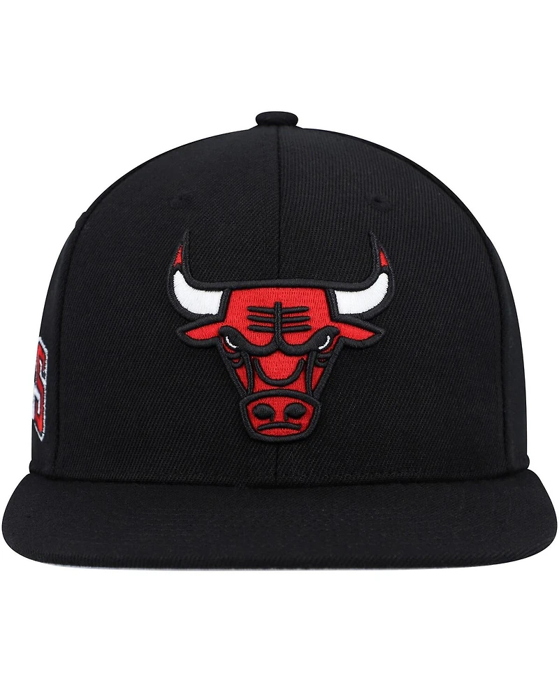 Men's Mitchell & Ness Black Chicago Bulls Side Core 2.0 Snapback Hat