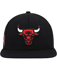 Men's Mitchell & Ness Black Chicago Bulls Side Core 2.0 Snapback Hat