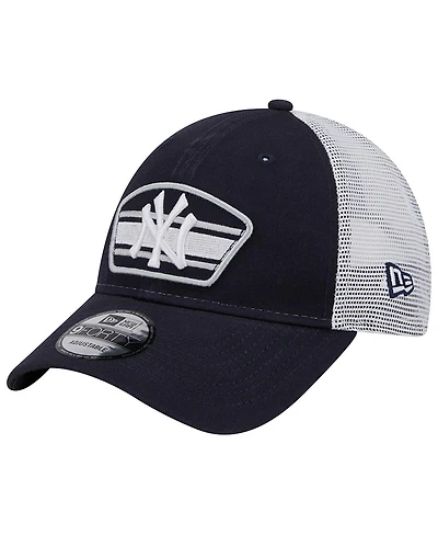 Men's New Era Navy, White New York Yankees Logo Patch 9FORTY Trucker Snapback Hat