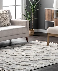 nuLoom London Raven Modern Stars High Low Shaggy Tassel 5'3" x 7'6" Area Rug