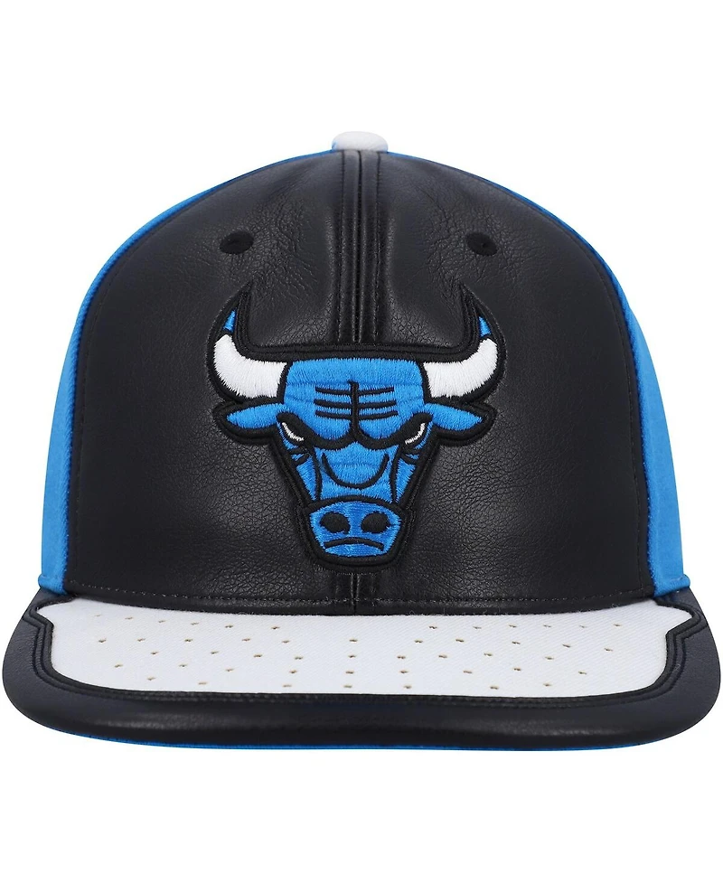 Men's Mitchell & Ness Black, White Chicago Bulls Day One Snapback Hat