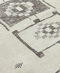 Livabliss Solana BOOC2302 5'3" x 7' Area Rug