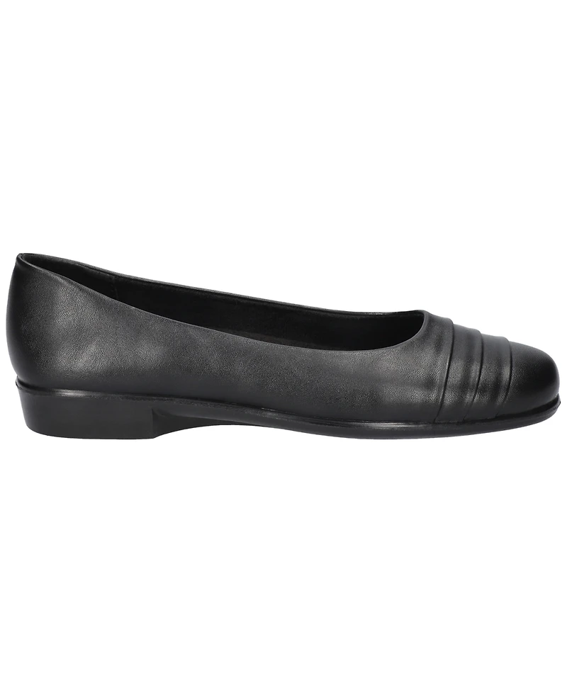 Easy Street Women's Hayes Square Toe Flats