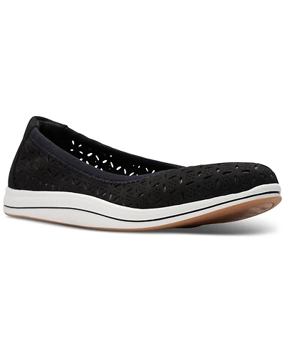 Clarks Women's Cloudsteppers Breeze Roam Perfed Flats