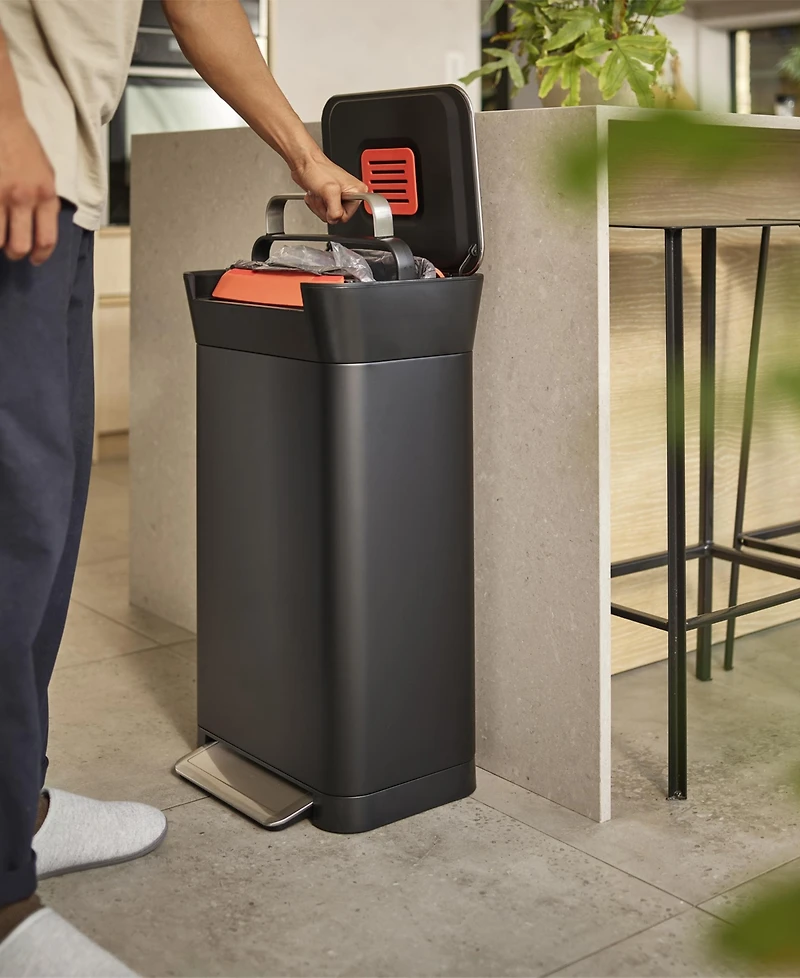 Joseph Joseph Titan 30-Liter Trash Compactor