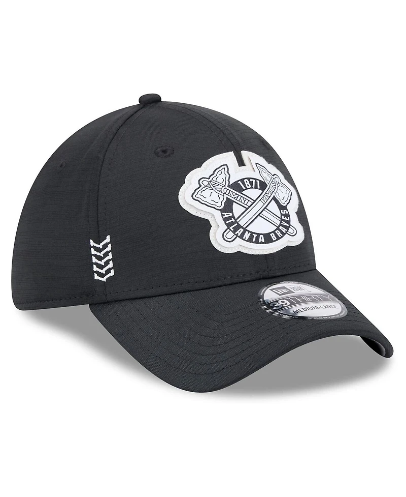 Men's New Era Black Atlanta Braves 2024 Clubhouse 39THIRTY Flex Fit Hat